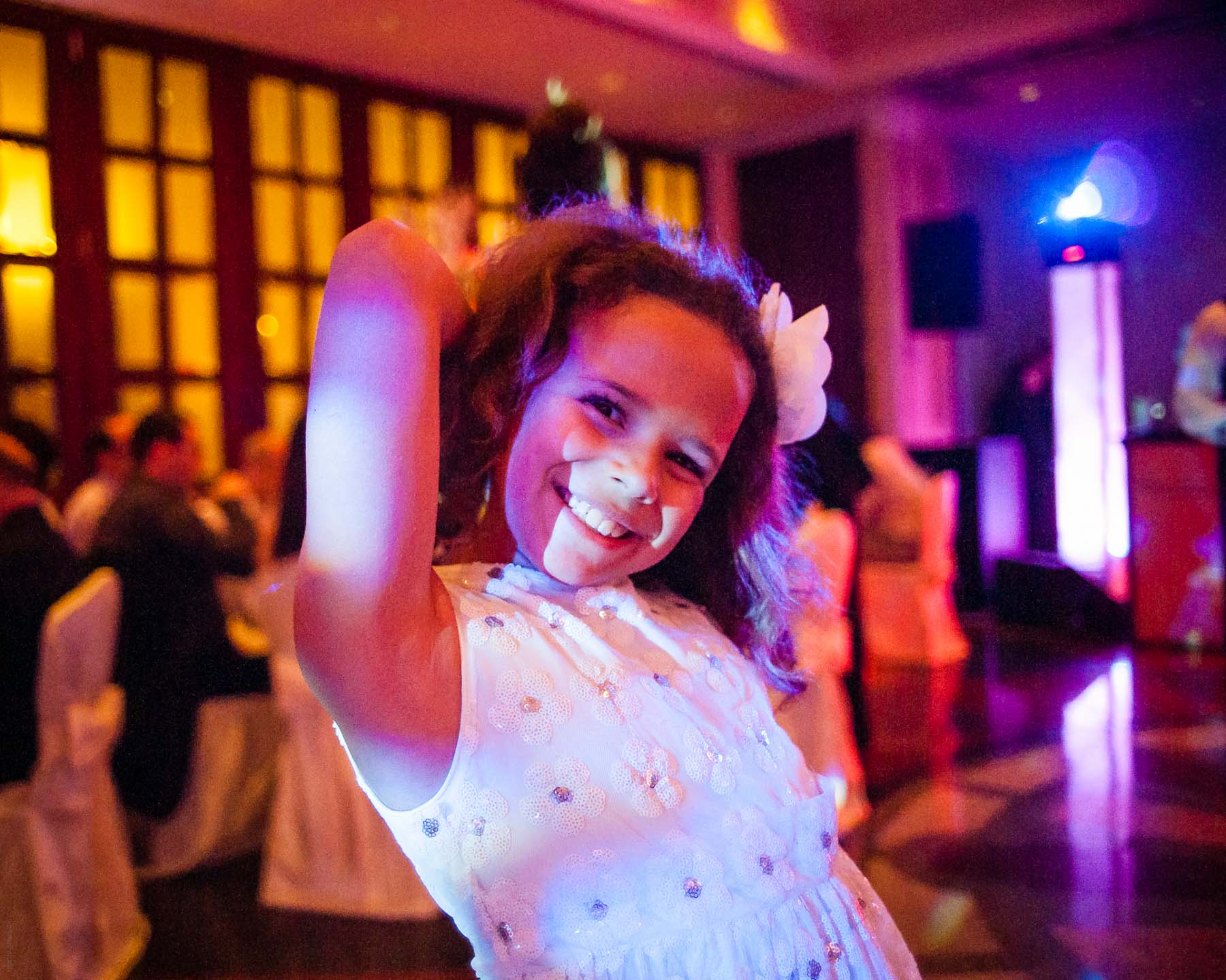 7 year old girl photographs her friend at a wedding with a full-frame DSLR Sony A900